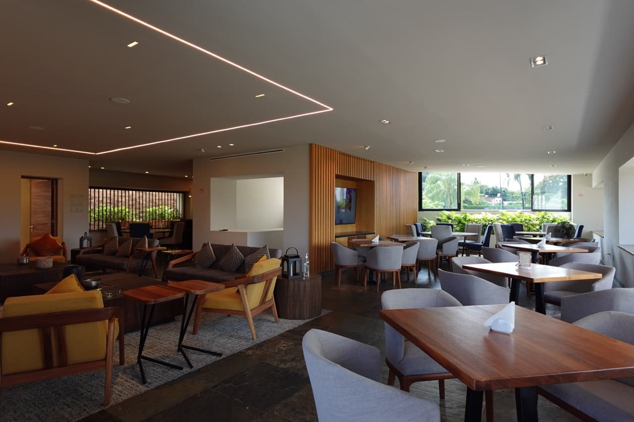 The 19th Hole bar
